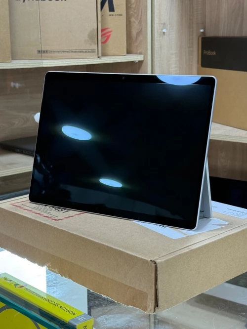 MICROSOFT SURFACE PRO 11 INTEL CORE ULTRA 5 236V 16GO 256GO SSD INTEL ARC 130v NEUF SOUS EMBALLAGE