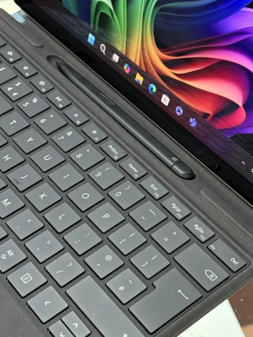 SURFACE PRO 11 SNAPDRAGON X ÉLITE X1e80100 16Go 512Go SSD + STYLET 
