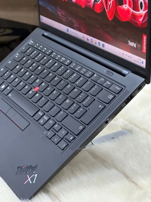 LENOVO THINKPAD X1 CARBON GEN 10 I7 EVO 1255U 16GO DDR5 512GO SSD NVME 