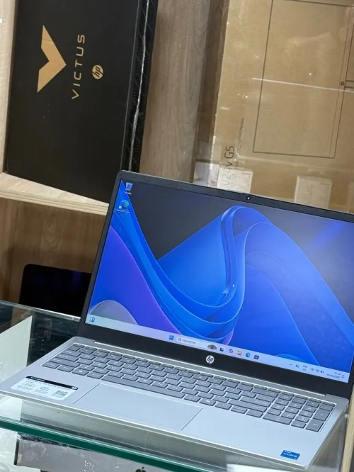 HP LAPTOP 15 F0XXX I3 N305 8GO 128GO SSD