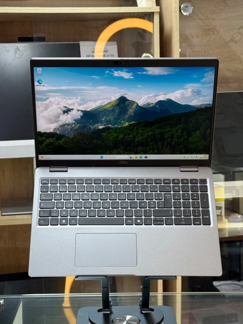DELL PRECISION 3591 ULTRA 5 135H 32GO DDR5 512GO SSD NVIDIA RTX500 Ada 4GO GDDR6