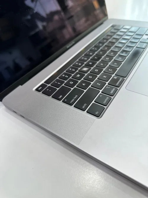 MacBook Pro 2019 i7 32GB RAM 512GB SSD 16"