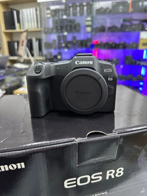 Canon EOS R8 Full-Frame 24MP 4K 60FPS NEUF