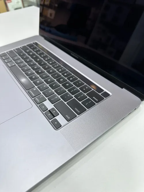 MacBook Pro 2019 I9 32GB RAM 1000GB SSD 16"