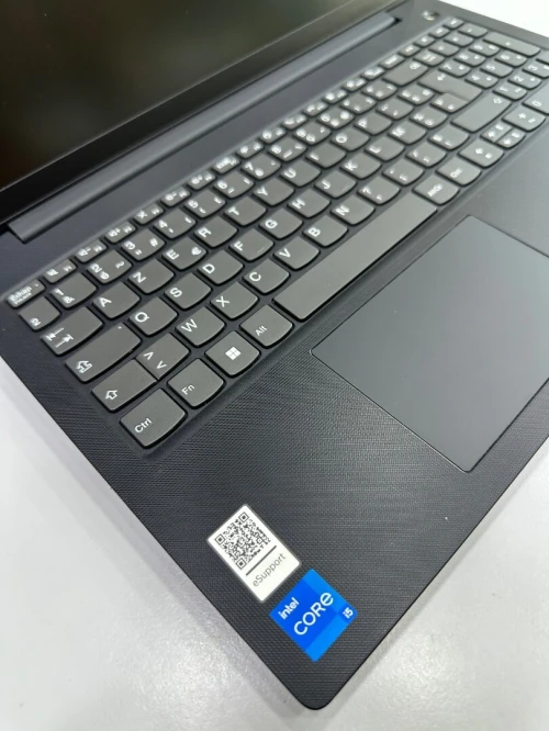 LENOVO IDEAPAD 3 i5 8GB RAM 256GB SSD 17"