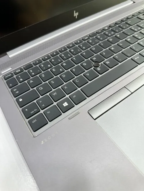 HP ZBOOK 15U G5 I7 8GB RAM 256GB SSD +AMD 15,6"