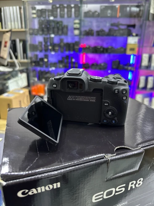 Canon EOS R8 Full-Frame 24MP 4K 60FPS NEUF