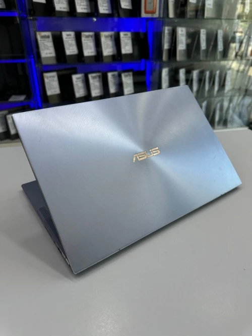 ASUS ZENBOOK 14 i5-10em 8GB 256GB SSD 14''