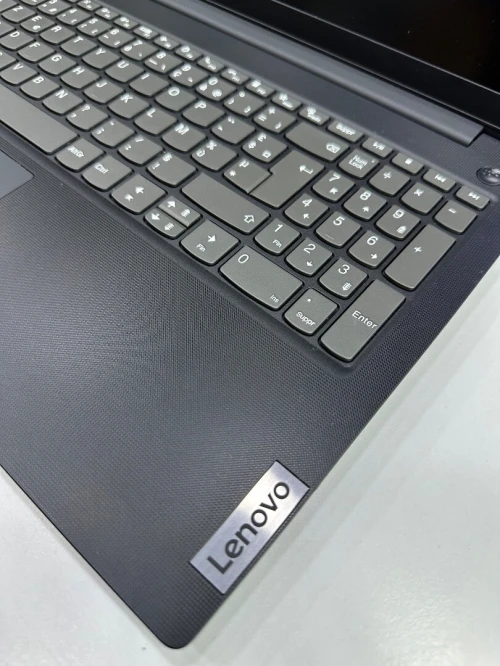 LENOVO IDEAPAD 3 i5 8GB RAM 256GB SSD 17"