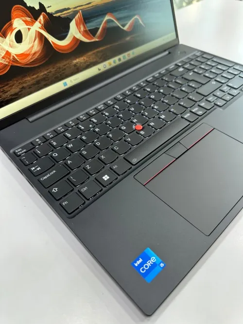 LENOVO THINKPAD E16 i5 8GB RAM 256GB SSD 16"