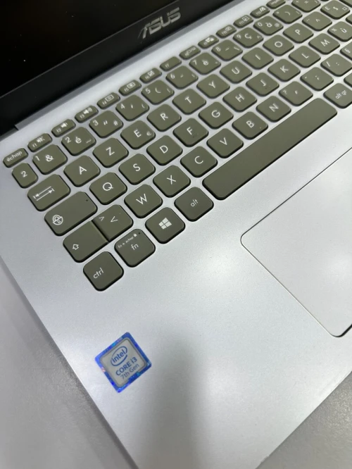 ASUS VIVOBOOK X409 i3 4GB RAM 256GB SSD 14"