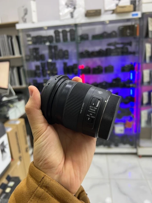 Objectif Sigma 17-70mm f/2.8-4 DC Macro OS HSM Contemporary pour Canon EF