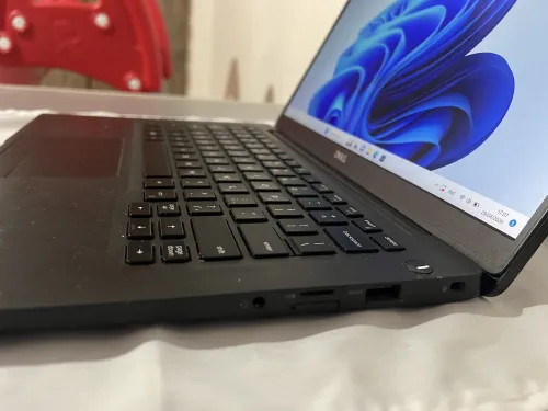 Dell latitude 7400 14 pouce qwerty widows 11 pro 256 ssd ram 8 GO core i5 8365U