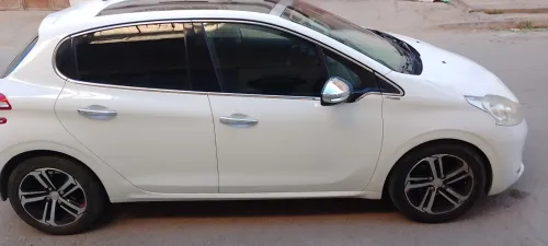 Peugeot 208 2015 Allure
