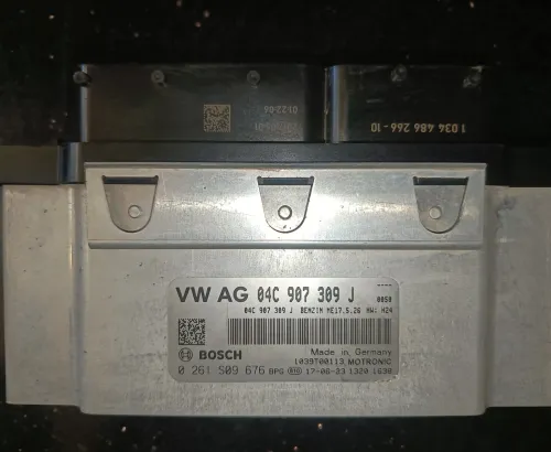 Calculateur moteur VW BOSCH 04C907309J Benzen