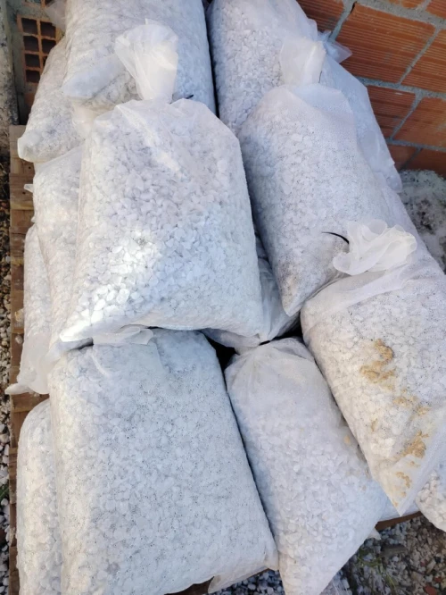 Gravier décoration للتزيين  Gravier de marbre . Sac   blanc   حصى رخامي  للحدائق والمنازل،