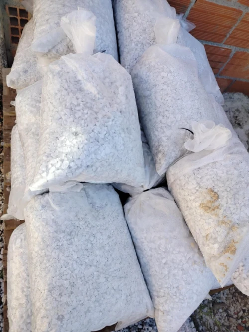 Gravier décoration للتزيين  Gravier de marbre . Sac   blanc   حصى رخامي  للحدائق والمنازل،