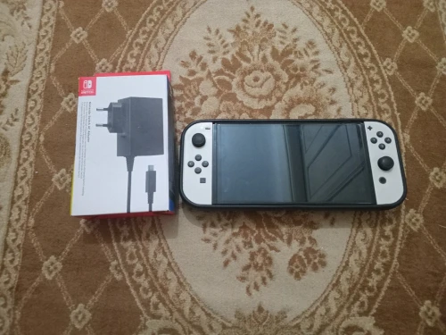 Nintendo switch oled flache + chargeur neuf + 35 jeux