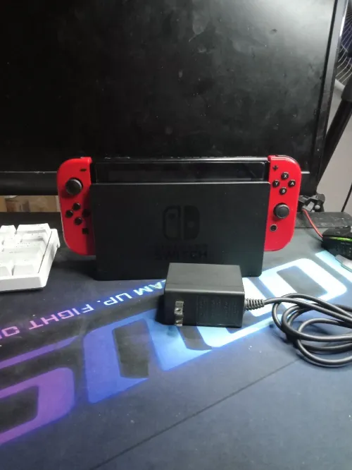 Nintendo switch fla 128gb avec les accessoires 