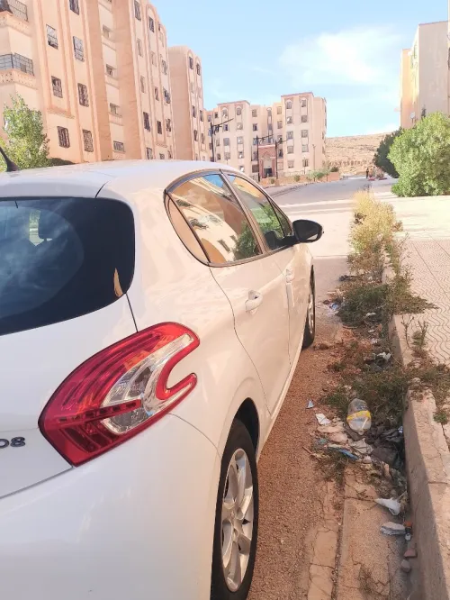 Peugeot 208 2015 Allure