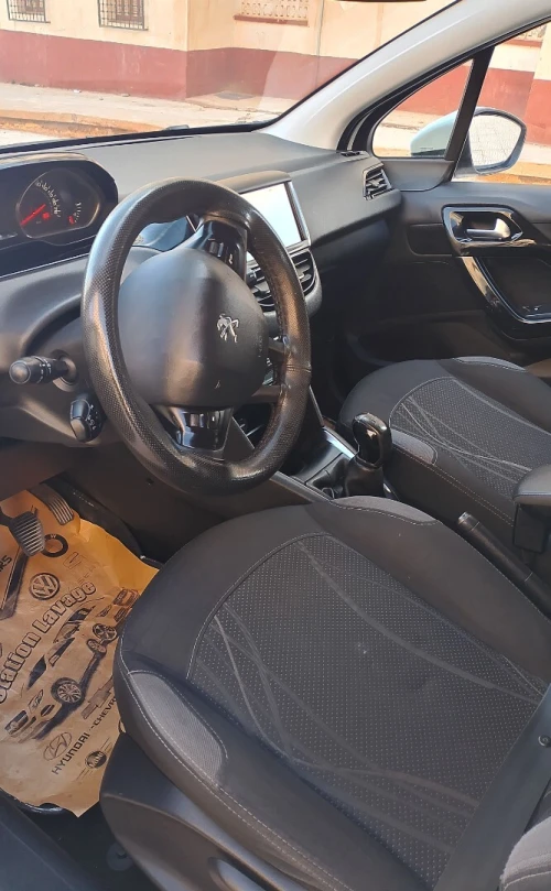 Peugeot 208 2015 Allure