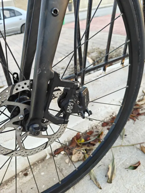 Vélo route Triban RC520 bon état + accessoires