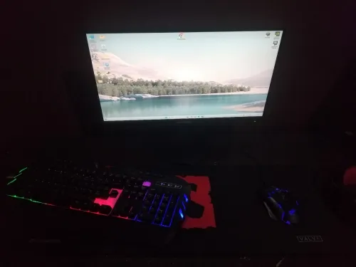 Pc+écran+clavier+souri+tapis de souri+cassue