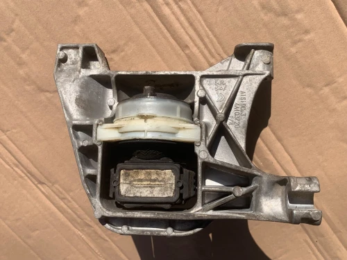 Support moteur 3008 nouveau 