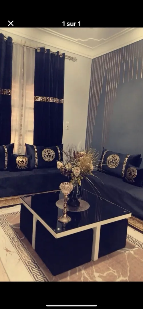Salon Versace à vendre très bon état