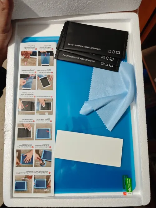 OnePlus Pad 3 (12/256) + Folio case + 3 protège-écran. 