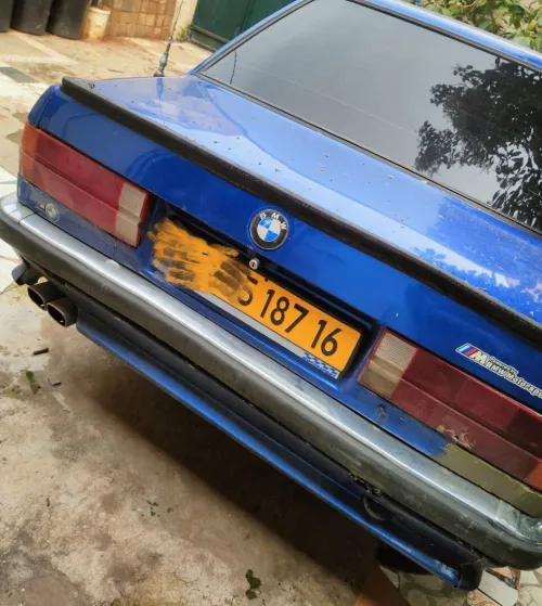 BMW E30 1987 
