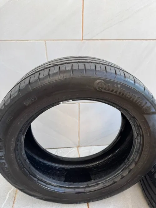 Pneus Continental 235/55 R18 100V à vendre