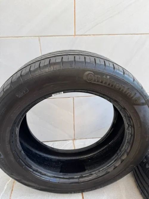 Pneus Continental 235/55 R18 100V à vendre