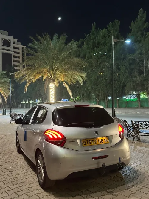 Peugeot 208 2018 Allure