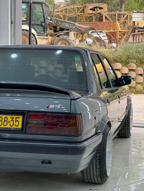 BMW E30 1988 