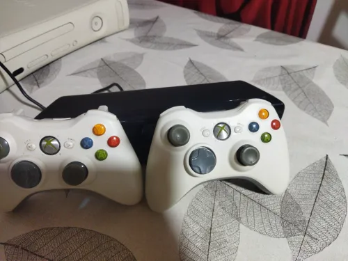 Xbox 360 fat 2 Manette avec kinect prix 18000DA