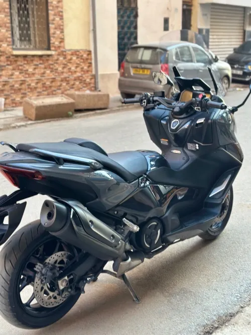 Yamaha Tmax 2022