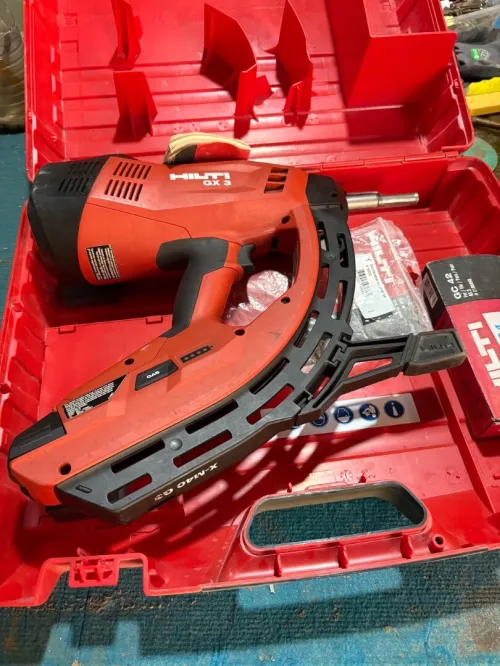 Cloueur Hilti GX3 + gaz +  quasiment neuf 