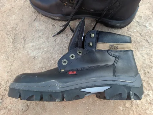 chaussure et casque de securitè