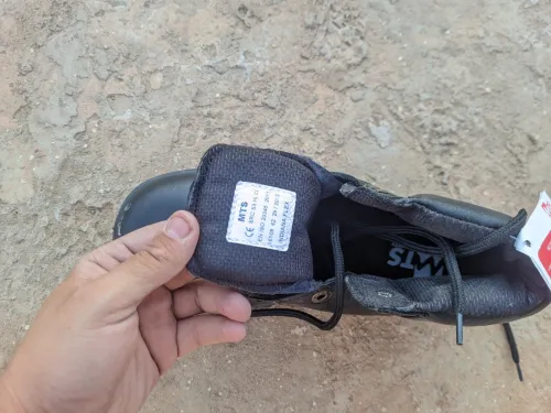 chaussure et casque de securitè