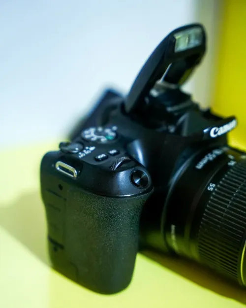 Canon 200D + 18-55mm