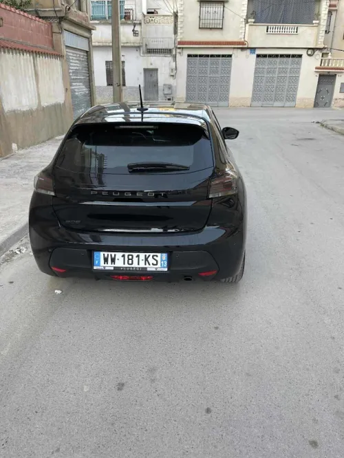 Smart 208 2025 