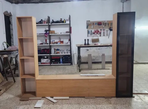 Meuble TV SUSPENDU+ 2 COLONE+VITRE FUMÉ + LED PROFILÉ
