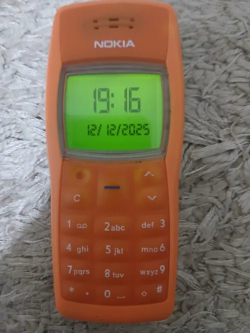 Nokia 1100 orange