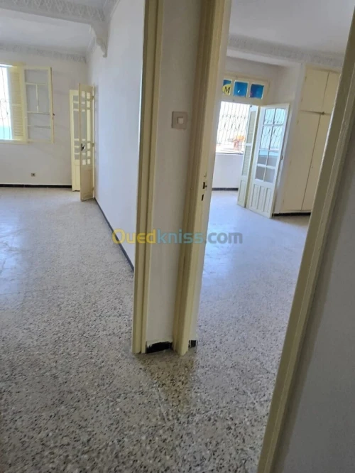 Location Appartement F4 Annaba Annaba