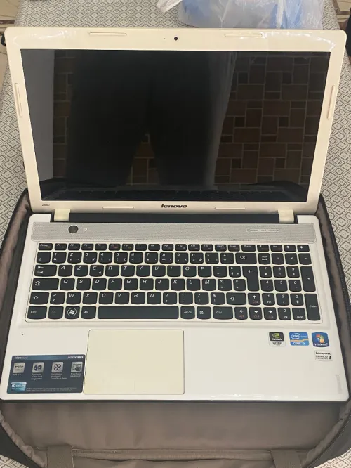PC portable LENOVO IDEA PAD Z580