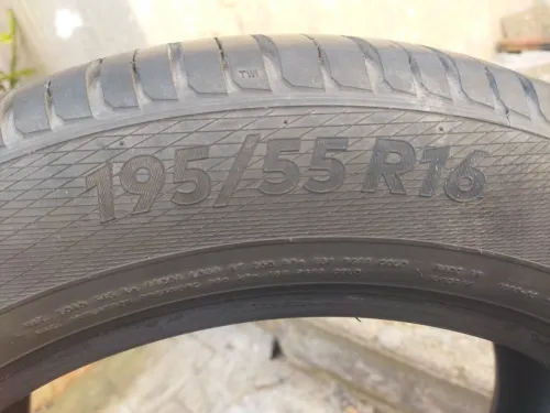 Je mets en vente 4 pneus 195/55R16 bon état