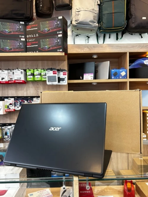 ACER ASPIRE 3 8GB 128GB 1TB HDD ÉCRAN 17"FHD