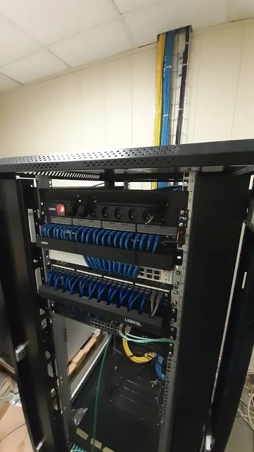 INSTALLATION ET LA MAINTENANCE DE SOLUTIONS COMPLÈTES EN RÉSEAUX INFORMATIQUES
