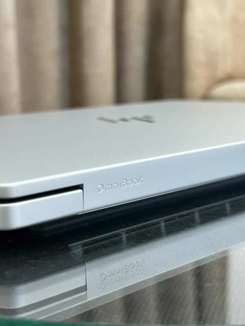 LAPTOP HP OMNIBOOK 7 ULTRA 7 255H 32G 1TB SSD 14' 2K OLED